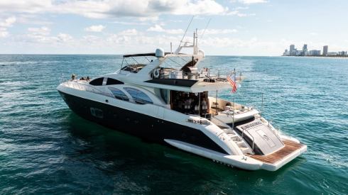 100ft Azimut party boat Miami