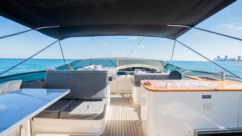 100ft Azimut yacht charter Miami