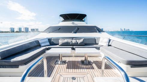 100ft Azimut party yacht Miami
