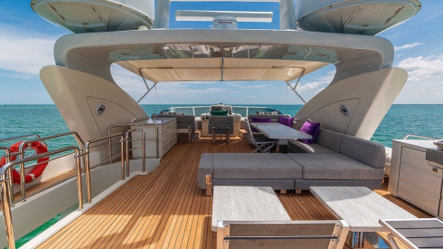 103ft Azimut yacht in Miami
