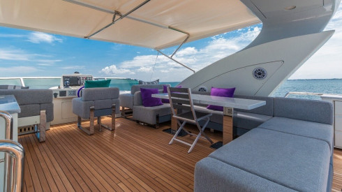 103ft Azimut yacht charter Miami
