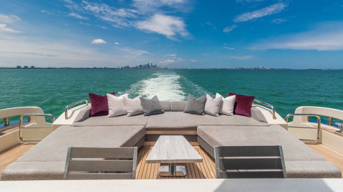 103ft Azimut party yacht Miami