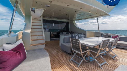 103ft Azimut boat charter Miami
