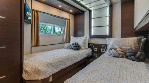 103ft Azimut private yacht rental Miami