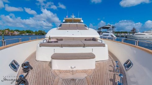 105ft Azimut yacht rental Miami