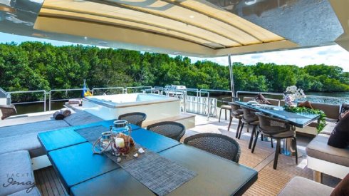 105ft Azimut boat rental Miami