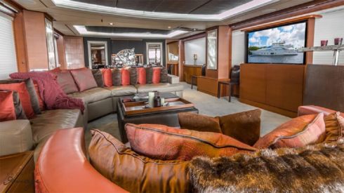 105ft Azimut yacht in Miami