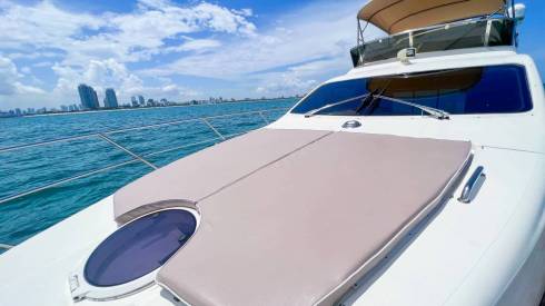 50ft Azimut yacht charter Miami