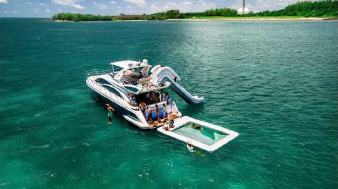 60ft Azimut boat rental Miami