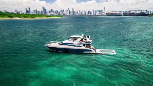 60ft Azimut party boat Miami