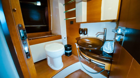 60ft Azimut private yacht rental Miami