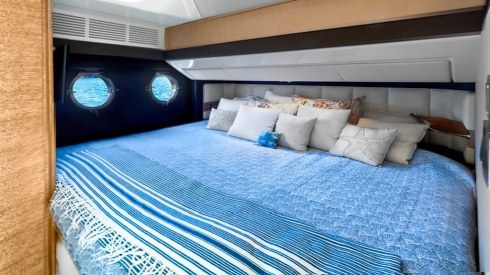 64ft Azimut Miami rent boat