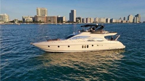 62ft Azimut Fly yacht rental Miami