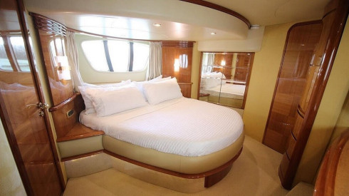 62ft Azimut Fly party boat rental Miami