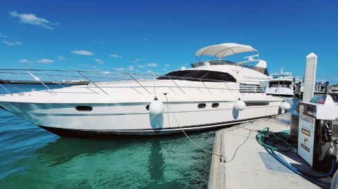 65ft Fairline party boat in Miami