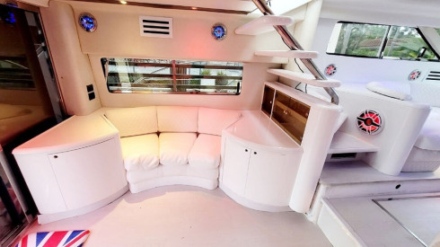 65ft Fairline Miami boat rental with captain