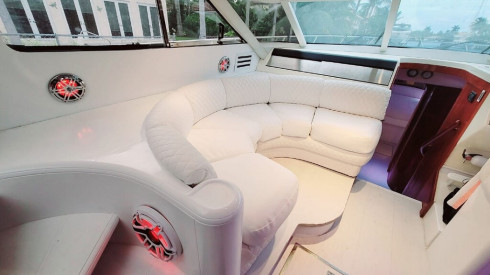 65ft Fairline Miami boat charter with captain