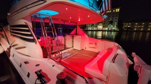 65ft Fairline Miami yacht charter with captain