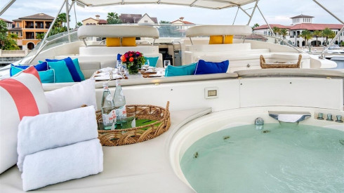 94ft Ferretti yacht in Miami