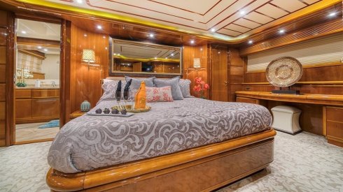 94ft Ferretti Miami boat rental with captain