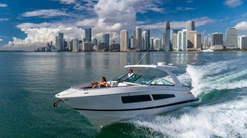 35ft Four Winns beach boat rental Miami