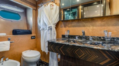 115ft Leopard private yacht rental Miami