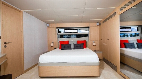 80ft Numarine luxury yacht rental Miami
