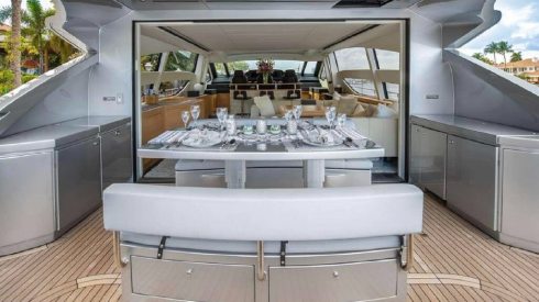 82ft Pershing yacht in Miami