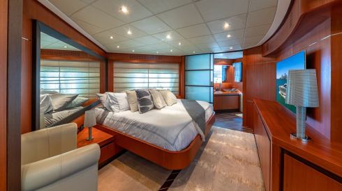 90ft Pershing private yacht rental Miami