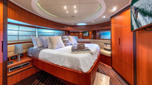 90ft Pershing cheap yacht rentals Miami