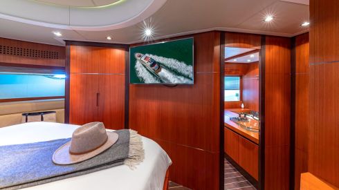 90ft Pershing yacht cruise Miami