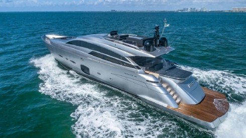 92ft Pershing yacht charter Miami