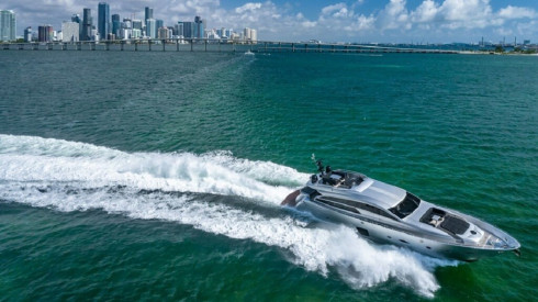 92ft Pershing boat charter Miami