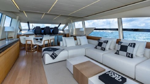 92ft Pershing party yacht in Miami