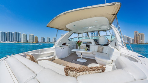 54ft Sea Ray yacht in Miami