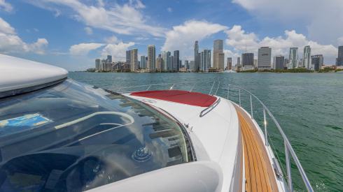 80ft Sunseeker yacht in Miami