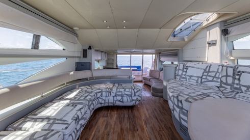 80ft Sunseeker beach yacht charter Miami