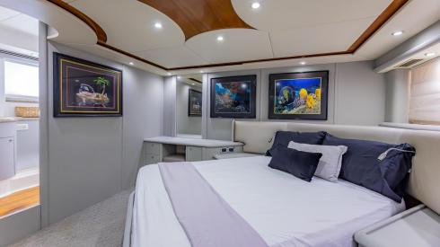 80ft Sunseeker Miami boat charter with captain