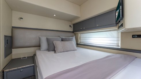 80ft Sunseeker Miami yacht charter with captain