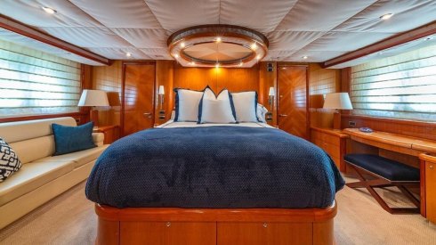 82ft Sunseeker Miami yacht rental prices