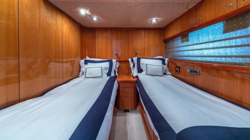 82ft Sunseeker Miami rent boat