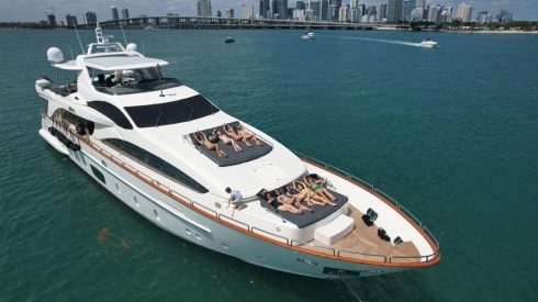 yacht-rental-01