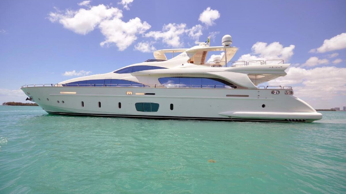 105ft Azimut yacht rental Miami